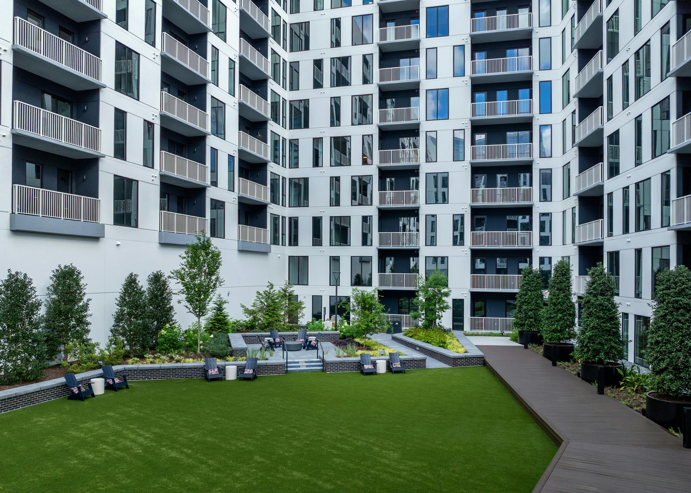 Large courtyard green space with lounge seating and landscaping at AMLI Atlantic Station
