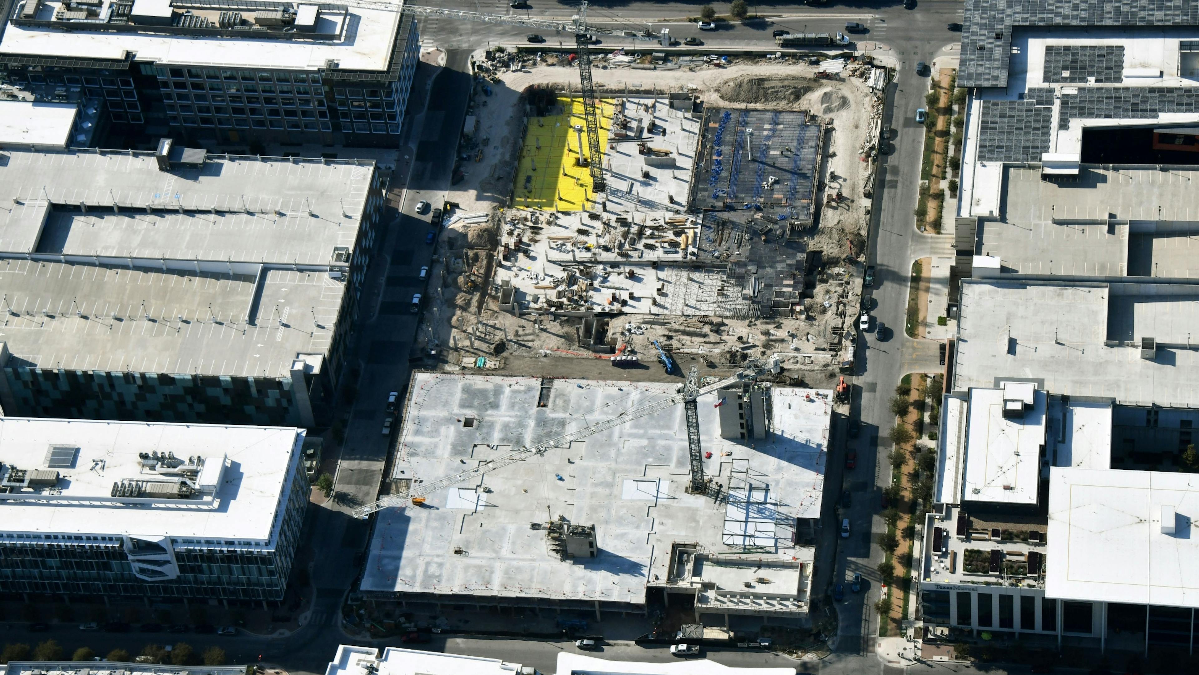 Aerial photo of construction at AMLI Park Central apartments with a large crane and other activity