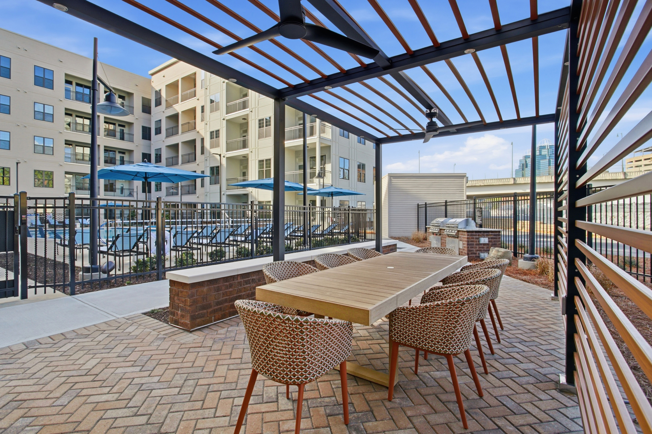 Outdoor kitchen with grill station overlooking the pool at AMLI Brookhaven.