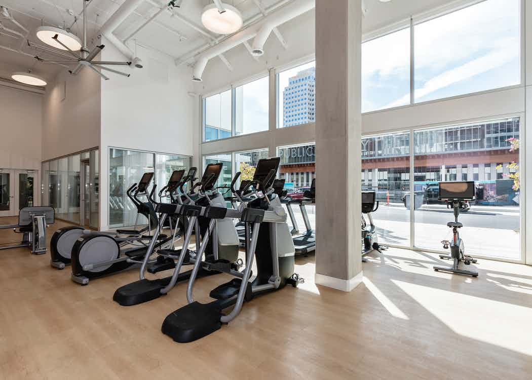 Luxury Apartments Long Beach Amenities AMLI Park Broadway