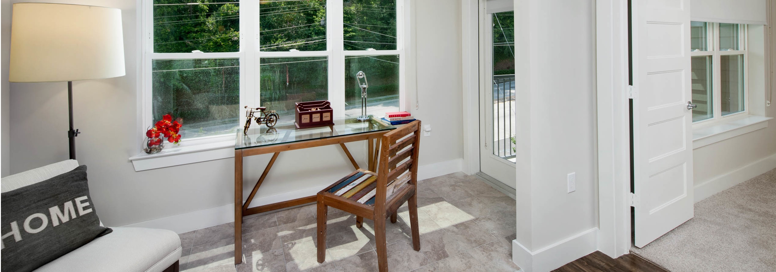 AMLI Piedmont Heights sunroom with carpet and large windows for natural light which is an extension of the living room