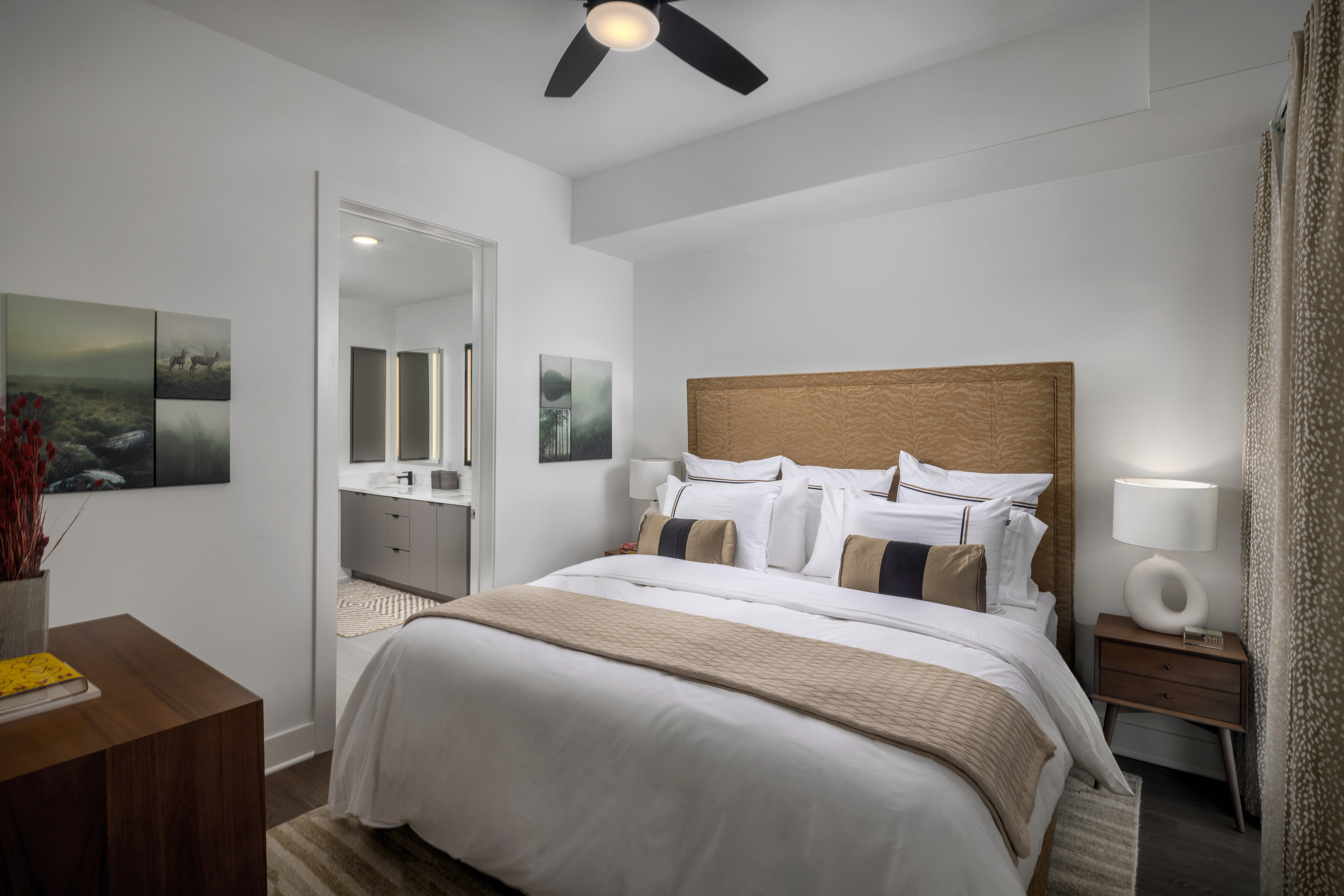 Bedroom at AMLI Atlantic Station with ceiling fan and en suite bathroom