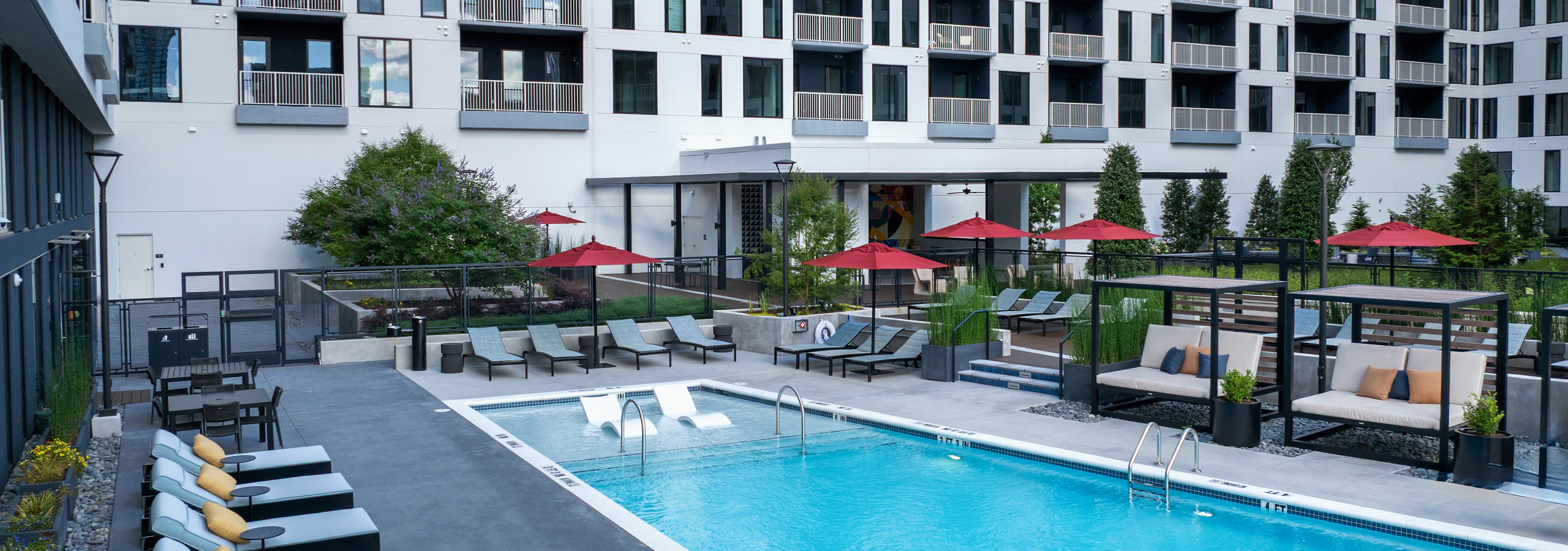 Swimming pool and greenspace courtyard at AMLI Atlantic Station