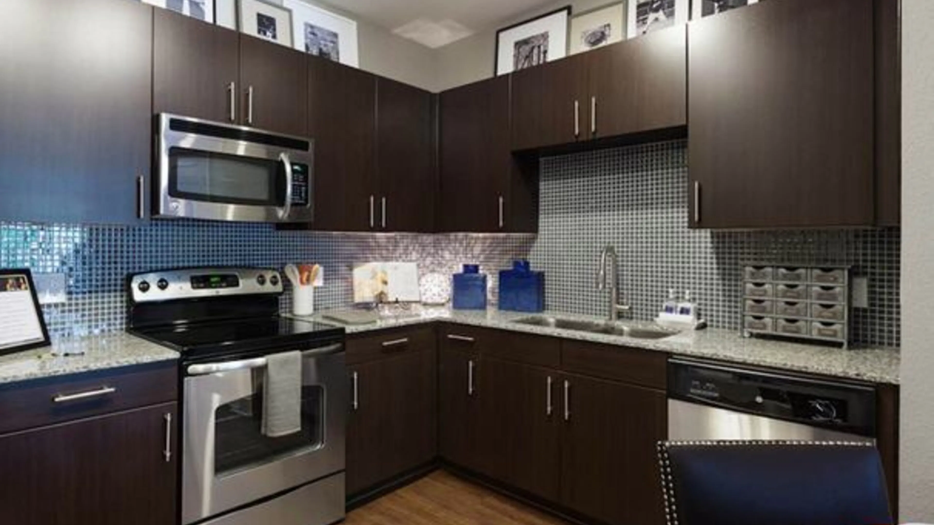 AMLI at the Ballpark Model Kitchen