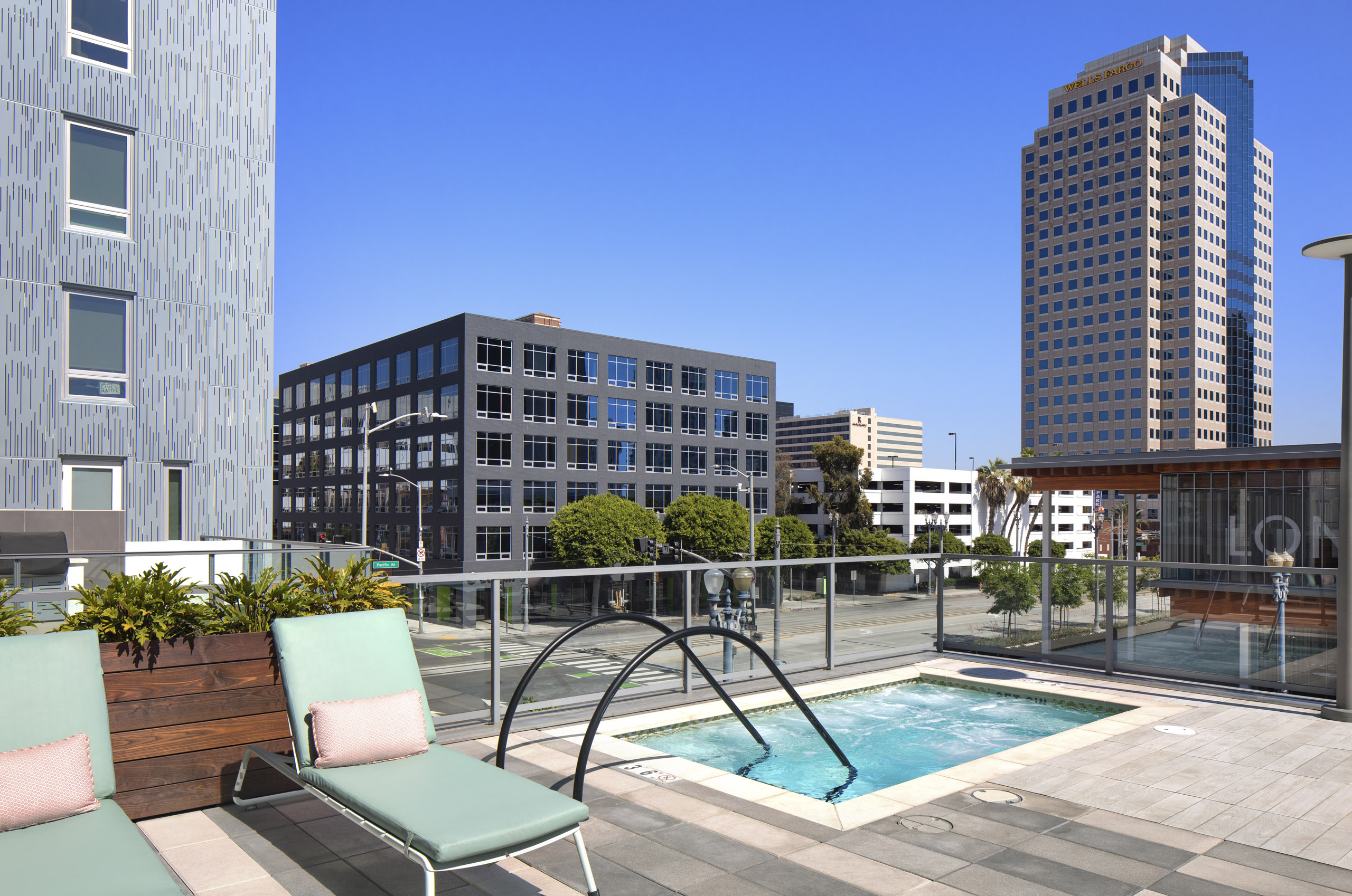 AMLI Park Broadway | Luxury Apartments in Long Beach CA