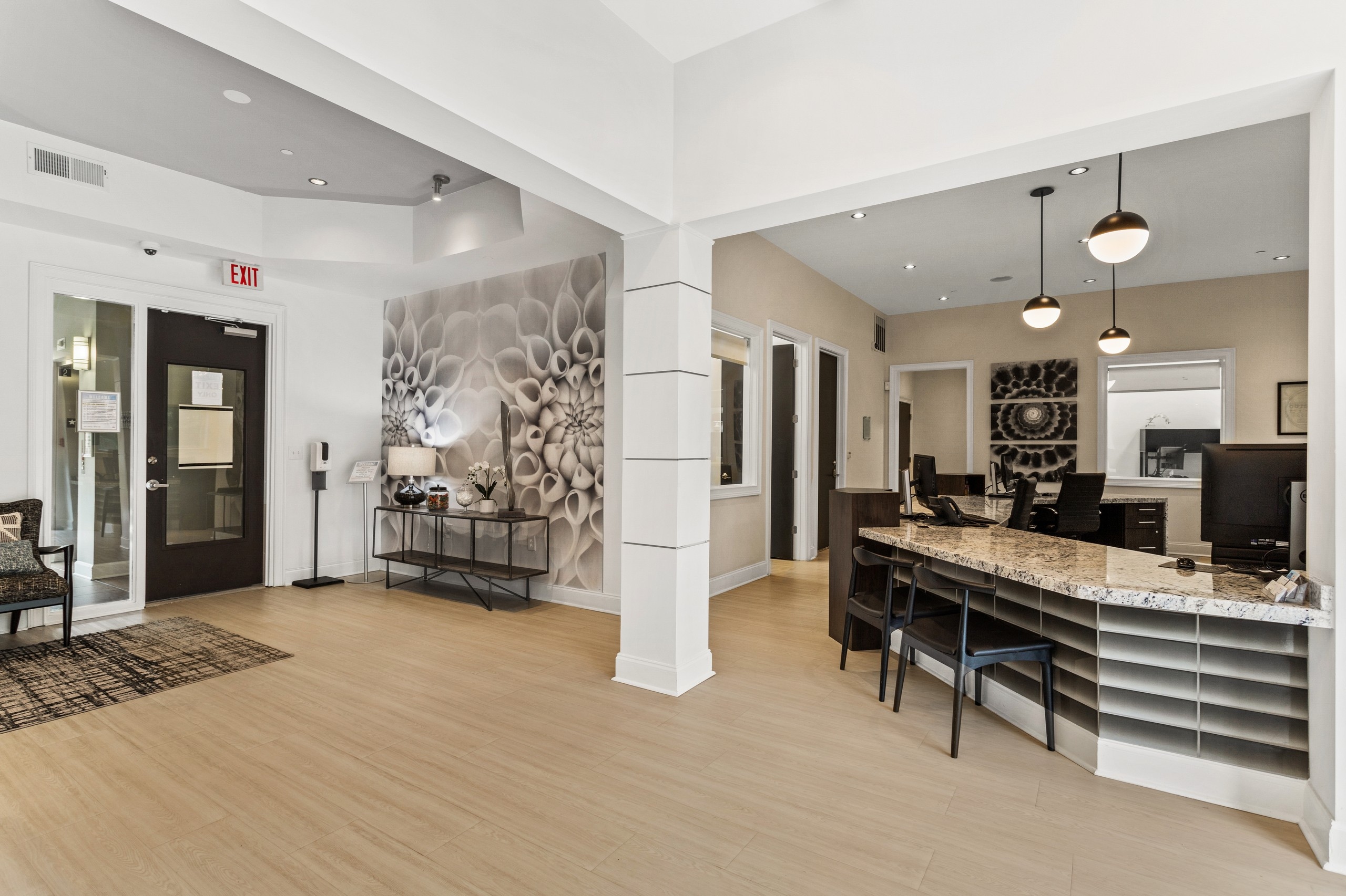 Interior of elegantly decorated AMLI Lindbergh apartment leasing office with granite countertops and seating areas