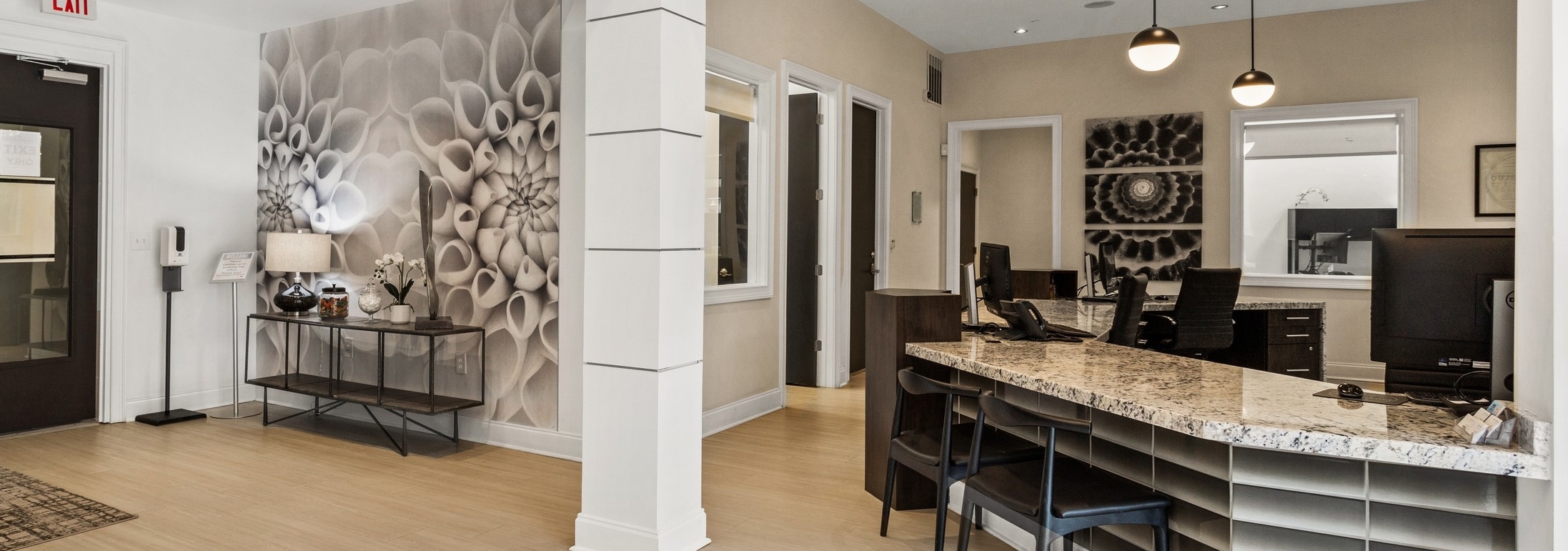 Interior of elegantly decorated AMLI Lindbergh apartment leasing office with granite countertops and seating areas