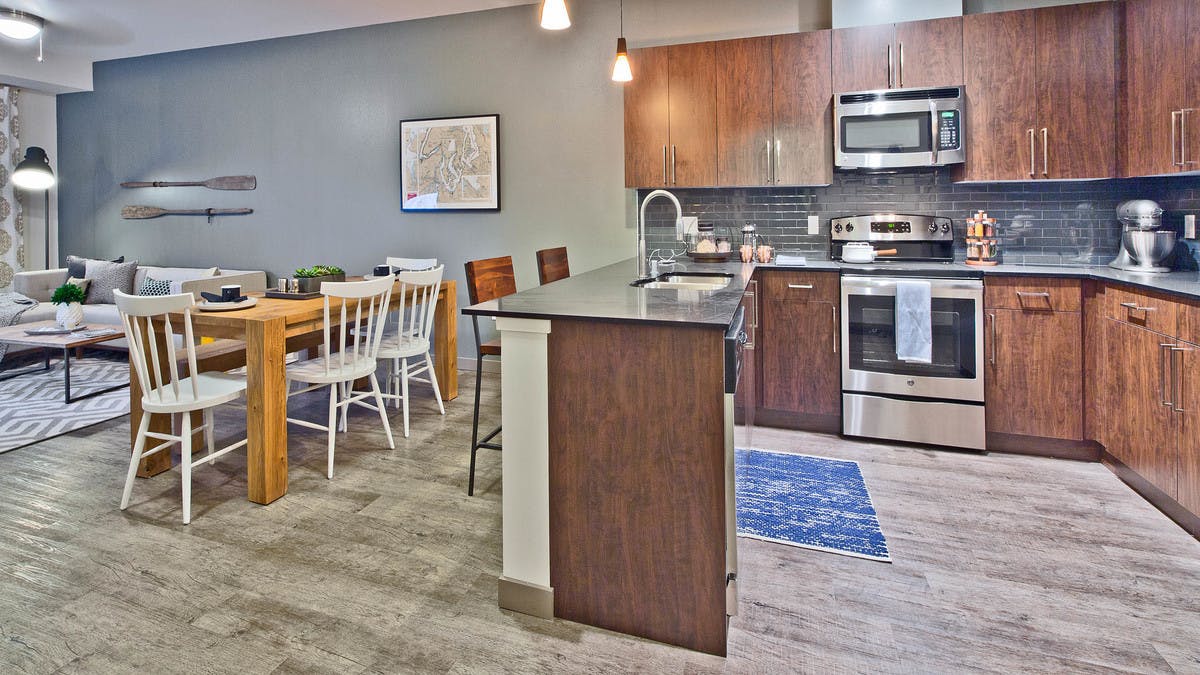 AMLI Apartment Lounge