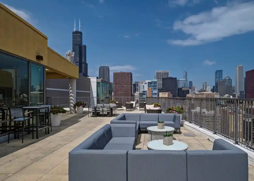 Luxury Downtown Chicago Apartment Amenities AMLI 900