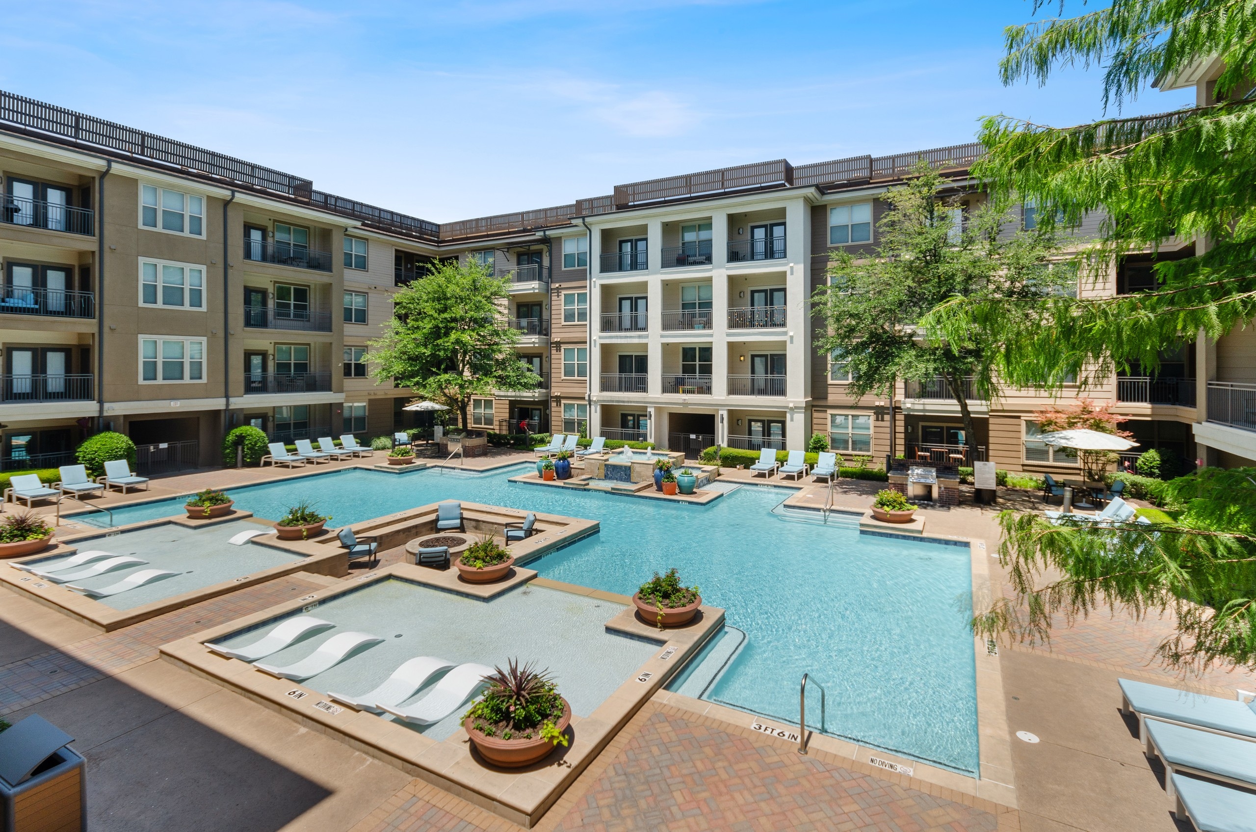 Medical District Apartments Dallas TX AMLI on Maple