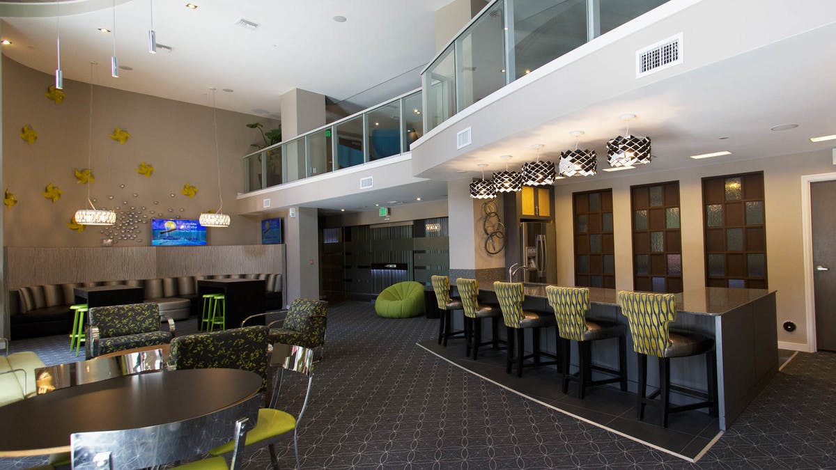 AMLI Apartment Lounge