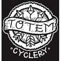 https://images.prismic.io/amli-website/e29adc0553f76e60dd476d1a82655979cf0bf03a_riverfront-green_perks_totem.jpg?auto=compress,format