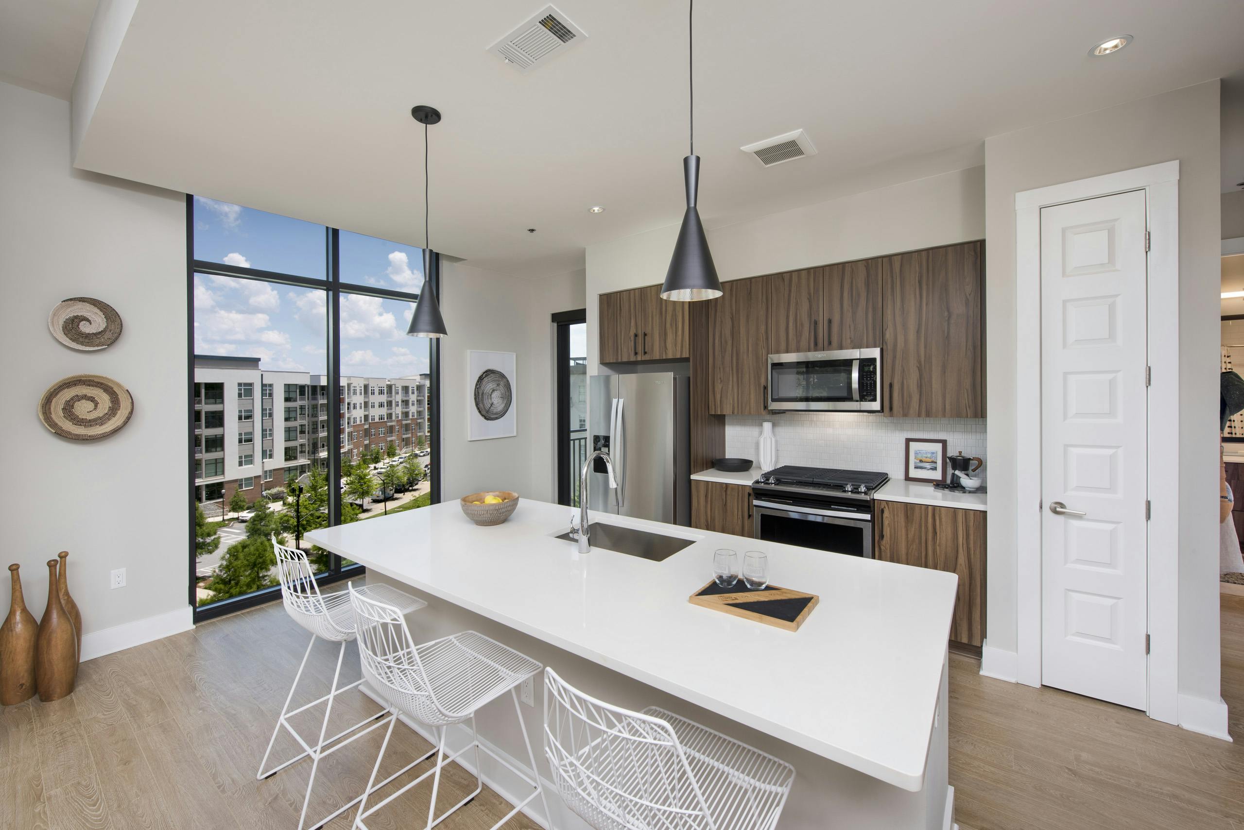 1, 2 & 3 BR Apartments Near Lenox Mall AMLI Lenox