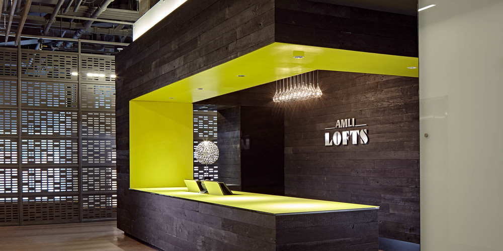 ✩ Ami ✩ Shiny Infinity Heart Stud Earrings 292667C01 - Sabina