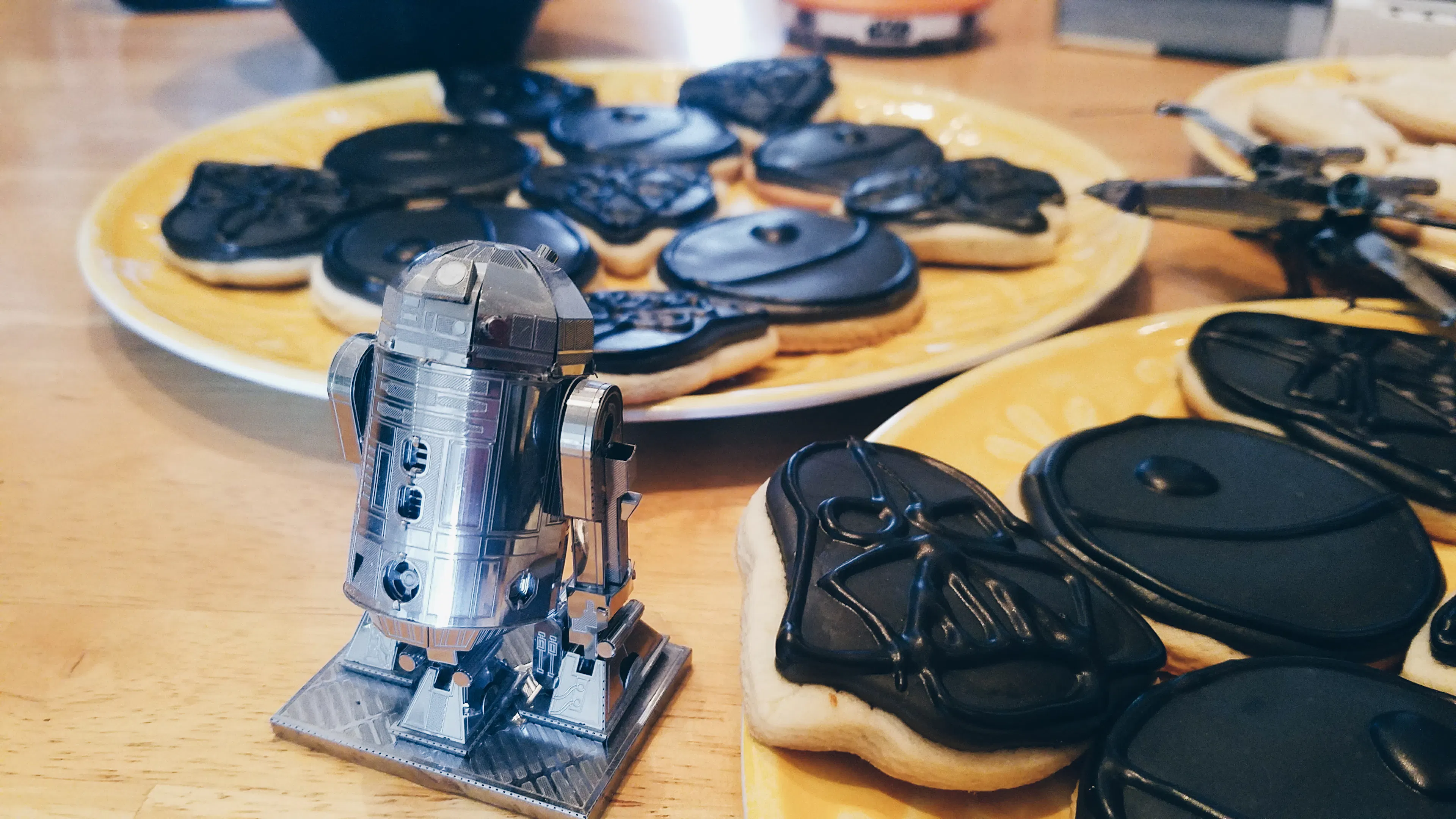 metal model of R2-D2 in front of some star wars cookies
