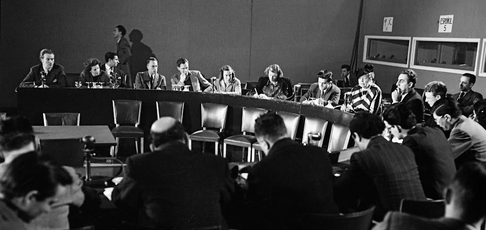 Conférence de presse sur la Déclaration universelle des droits de l'homme, Paris, décembre 1948.