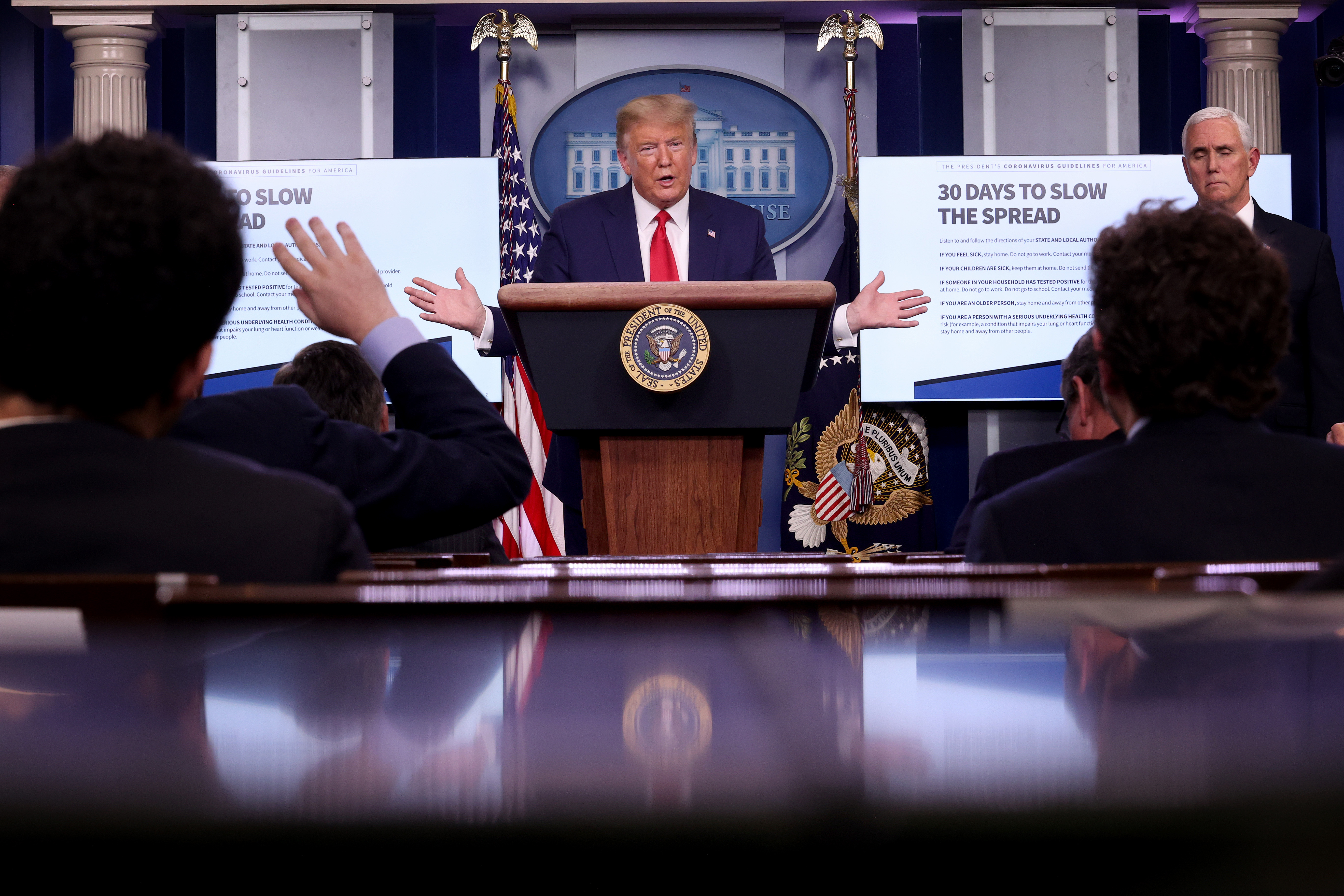 Le président américain Donald Trump participe au briefing quotidien du groupe de travail sur les coronavirus dans la salle Brady Briefing à la Maison Blanche le 31 mars 2020