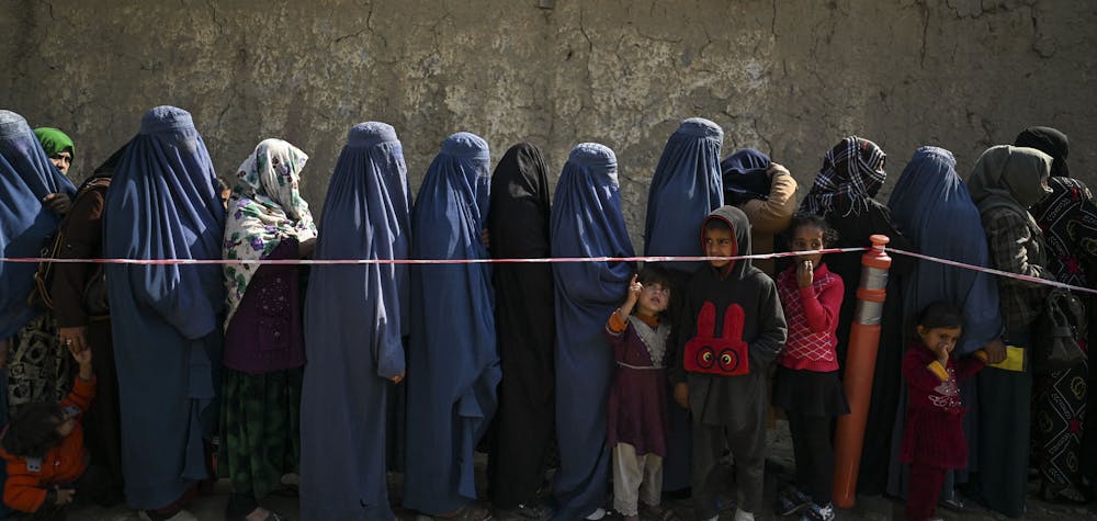 Femmes distribution alimentaire, afghanistan