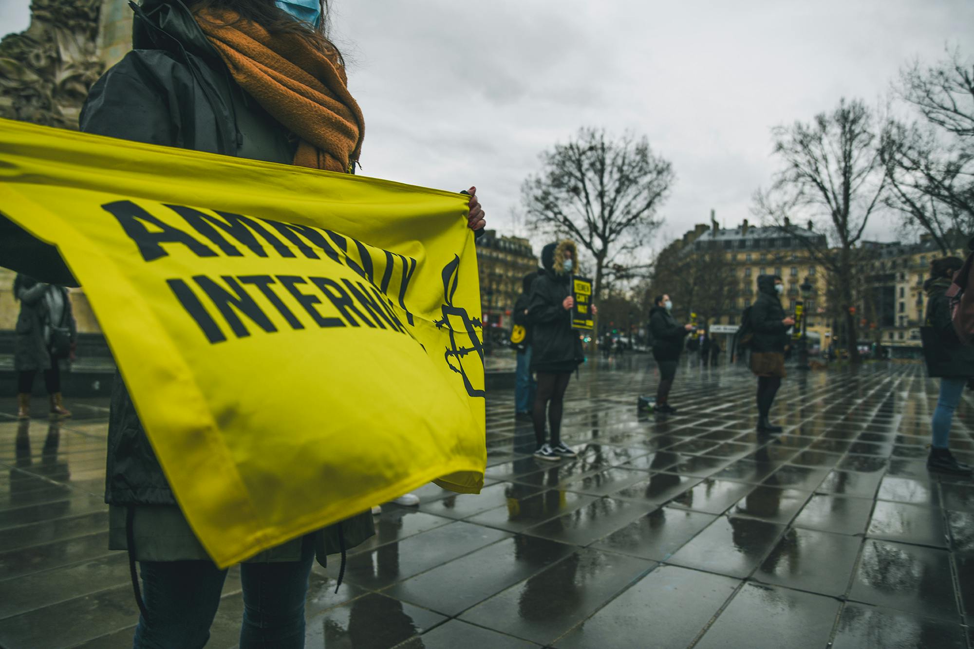 Mobilisation sur la place de la République à Paris pour dénoncer les ventes illégales d'armes de la France