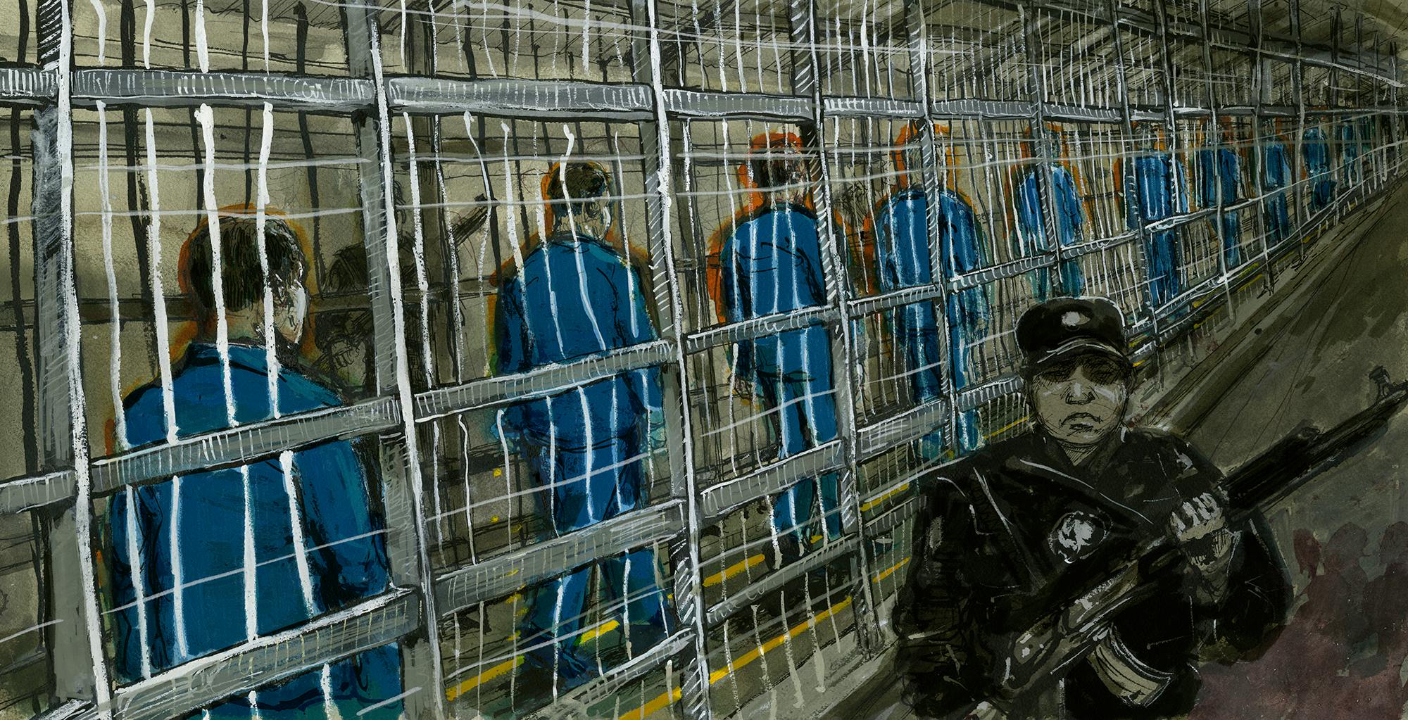 Les détenus traversent une étroite enceinte clôturée - en fait une cage - pour se rendre du bâtiment où se trouvent leurs cellules à celui où se trouvent leurs salles de classe.