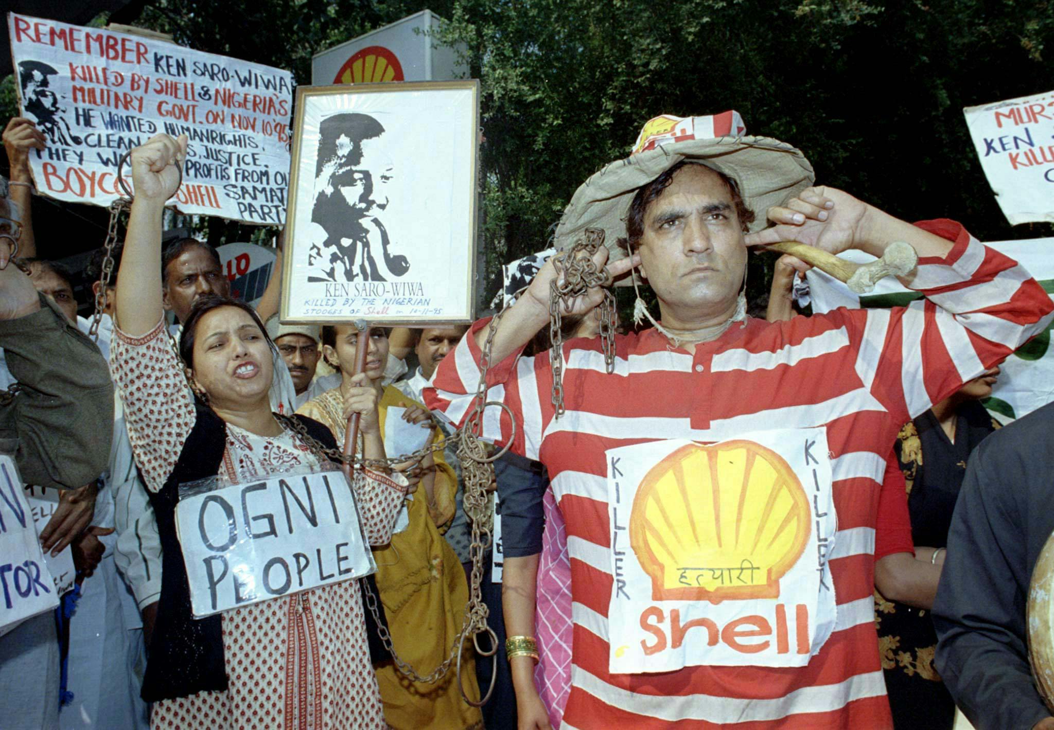 ACTIVISTS RAISE SLOGANS IN NEW DELHI
Activists chant slogans against the Anglo-Dutch oil firm Royal/Dutch Shell in New Delhi November 10 during a protest march to commemorate the second anniversary of the death of Nigerian environmental campaigner Ken Saro-wiwa. The activist, who was leading a protest against Shell, was hanged along with eight of his Ogoni tribe activists by Nigeria's military police on November 10, 1995. The activists accuse Shell of not helping villagers near its oilfields and say it should have put pressure on the governnment to stop their execution. INDIA NETHERLANDS