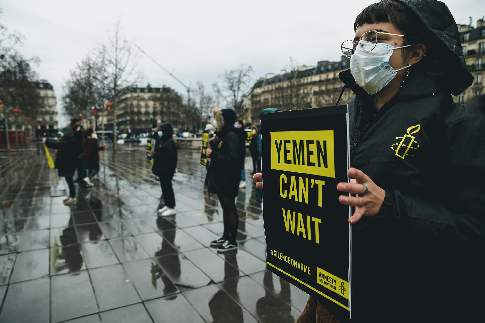 Mobilisation sur la place de la République à Paris pour dénoncer les ventes illégales d'armes de la France