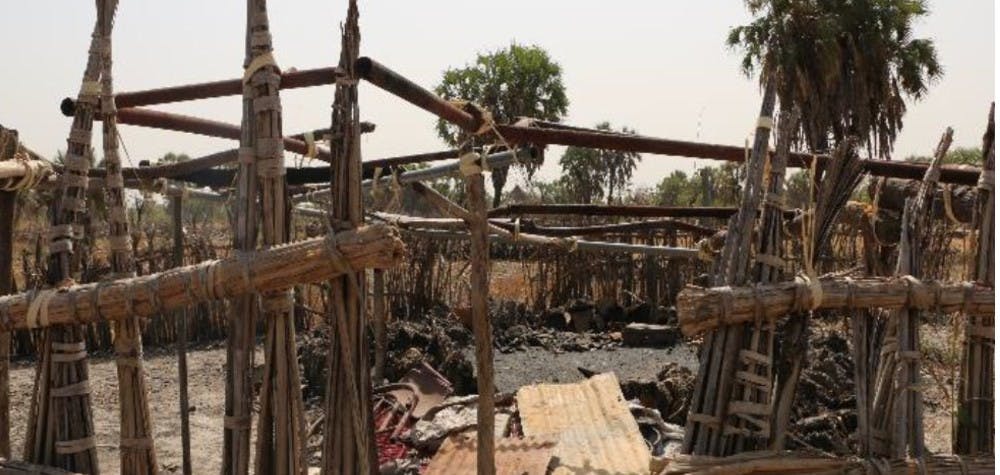 Maison brûlée par les forces gouvernementales et pro-gouvernementales à Gandor payam, comté de Leer, 08/02/2016