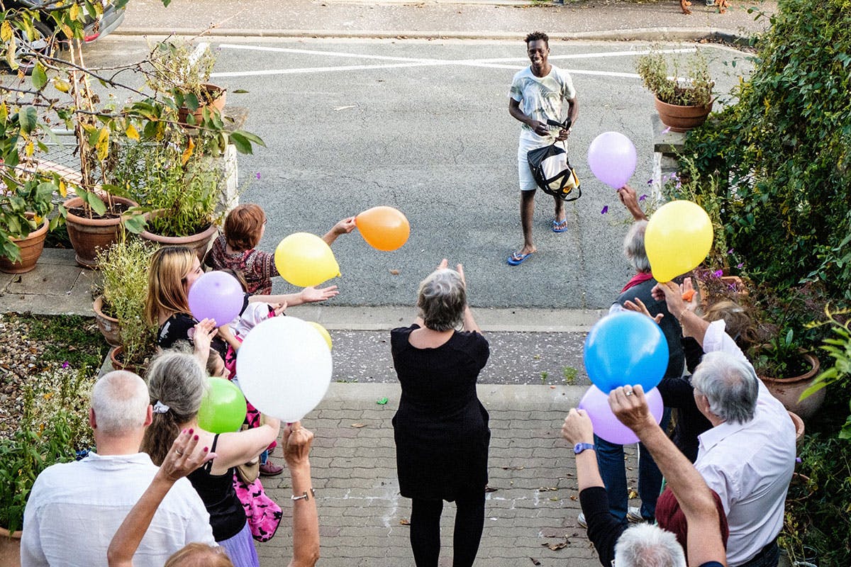 Fête surprise en l'honneur de Malic pour l'obtention de son passeport.  octobre 2017