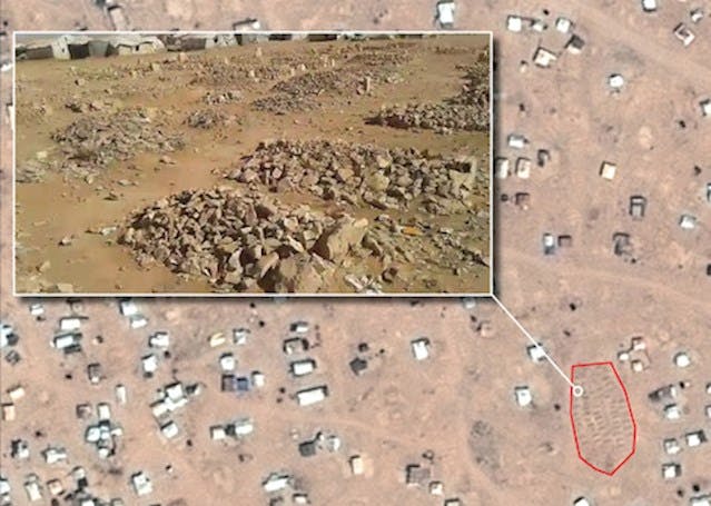 Image satellite montrant l'emplacement d'un cimetière dans le camp de réfugiés informel de Rukban, à la frontière jordano-syrienne, dans lequel des dizaines de milliers de réfugiés sont bloqués. © CNES 2016, Distribution AIRBUS DS.