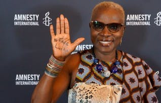Angelique Kidjo soutenant le grope Lucha - Dakar mai 2016