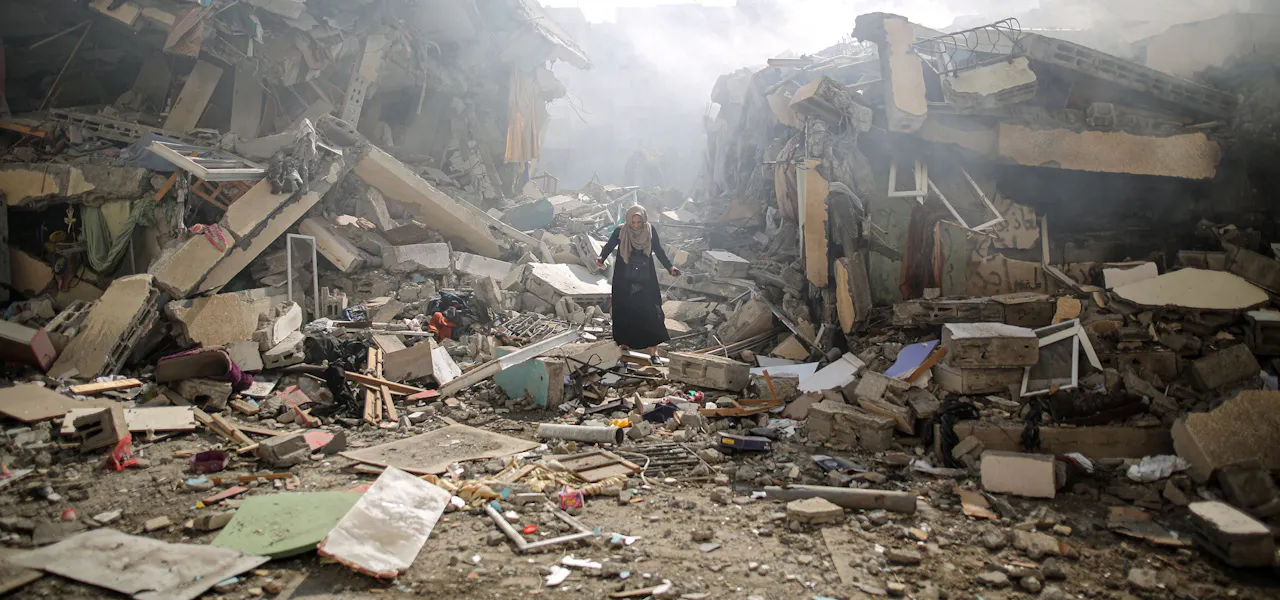 © Collection privée
Des Palestiniens déplacés empruntent la route côtière de Rashid pour retourner à la ville de Gaza en passant par Nuseirat, dans le centre de la bande de Gaza, le 14 avril 2024, dans le cadre du conflit en cours dans le territoire palestinien entre Israël et le groupe militant du Hamas.