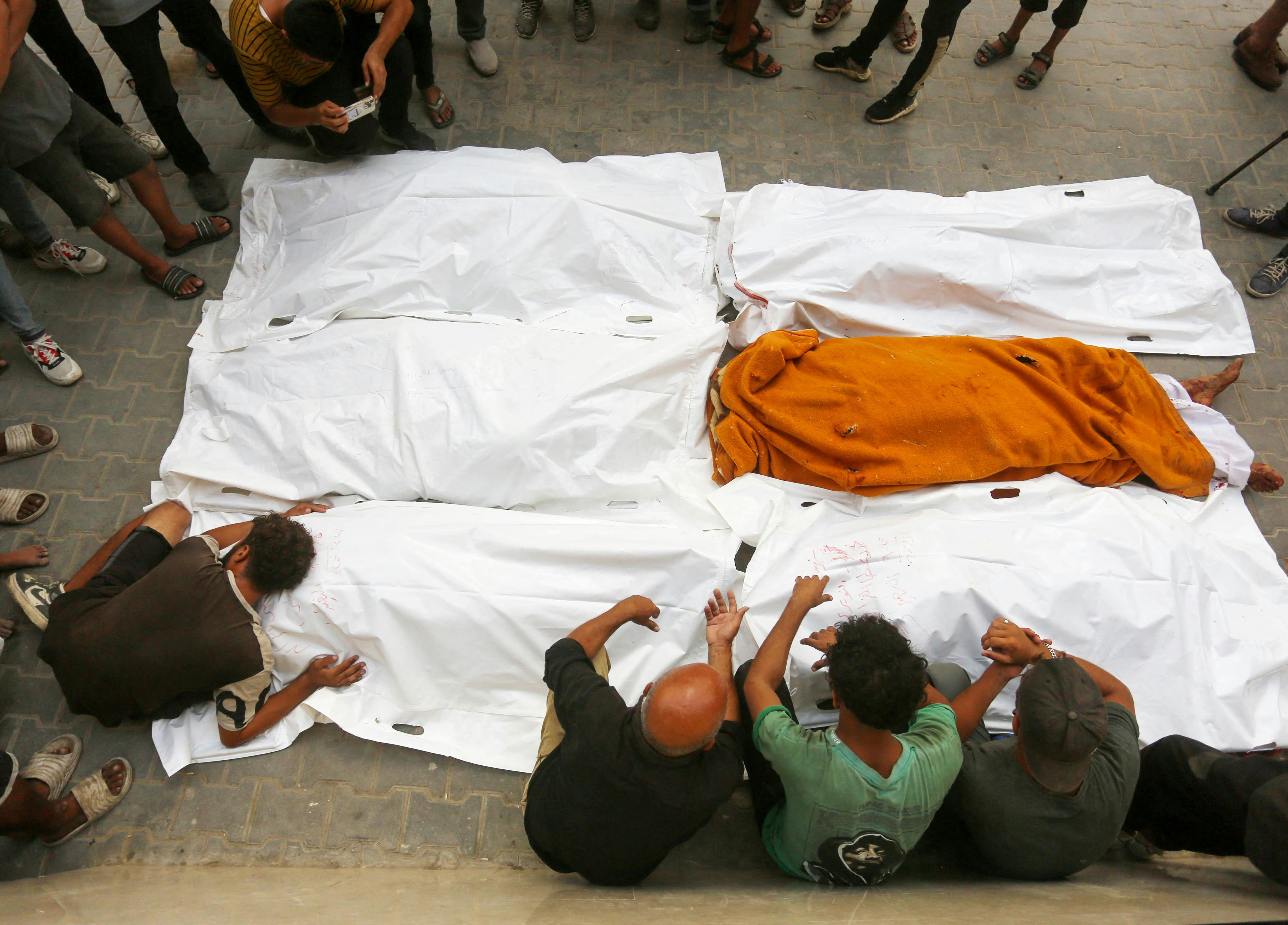 © Collection privée

Des Palestiniens reçoivent des rations alimentaires à un point de donation dans un camp de déplacés à Rafah, dans le sud de la bande de Gaza, le 2 février 2024, alors que les combats se poursuivent entre Israël et le groupe palestinien du Hamas.