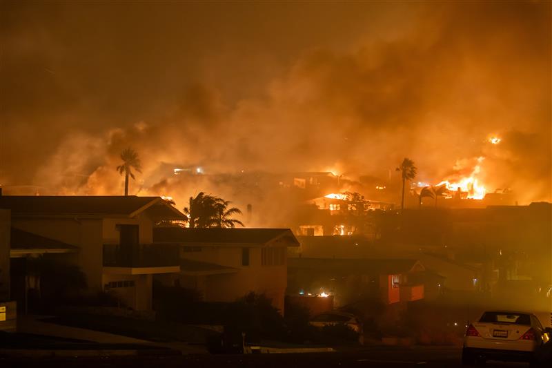 LOS ANGELES, CALIFORNIA - JANUARY 8: The Palisades Fire burns homes amid a powerful windstorm on January 8, 2025 in the Pacific Palisades neighborhood of Los Angeles, California. The fast-moving wildfire it grow to more than 2900-acres and is threatening homes in the coastal neighborhood amid intense Santa Ana Winds and dry conditions in Southern California. Apu Gomes/Getty Images/AFP
Apu Gomes / GETTY IMAGES NORTH AMERICA / Getty Images via AFP