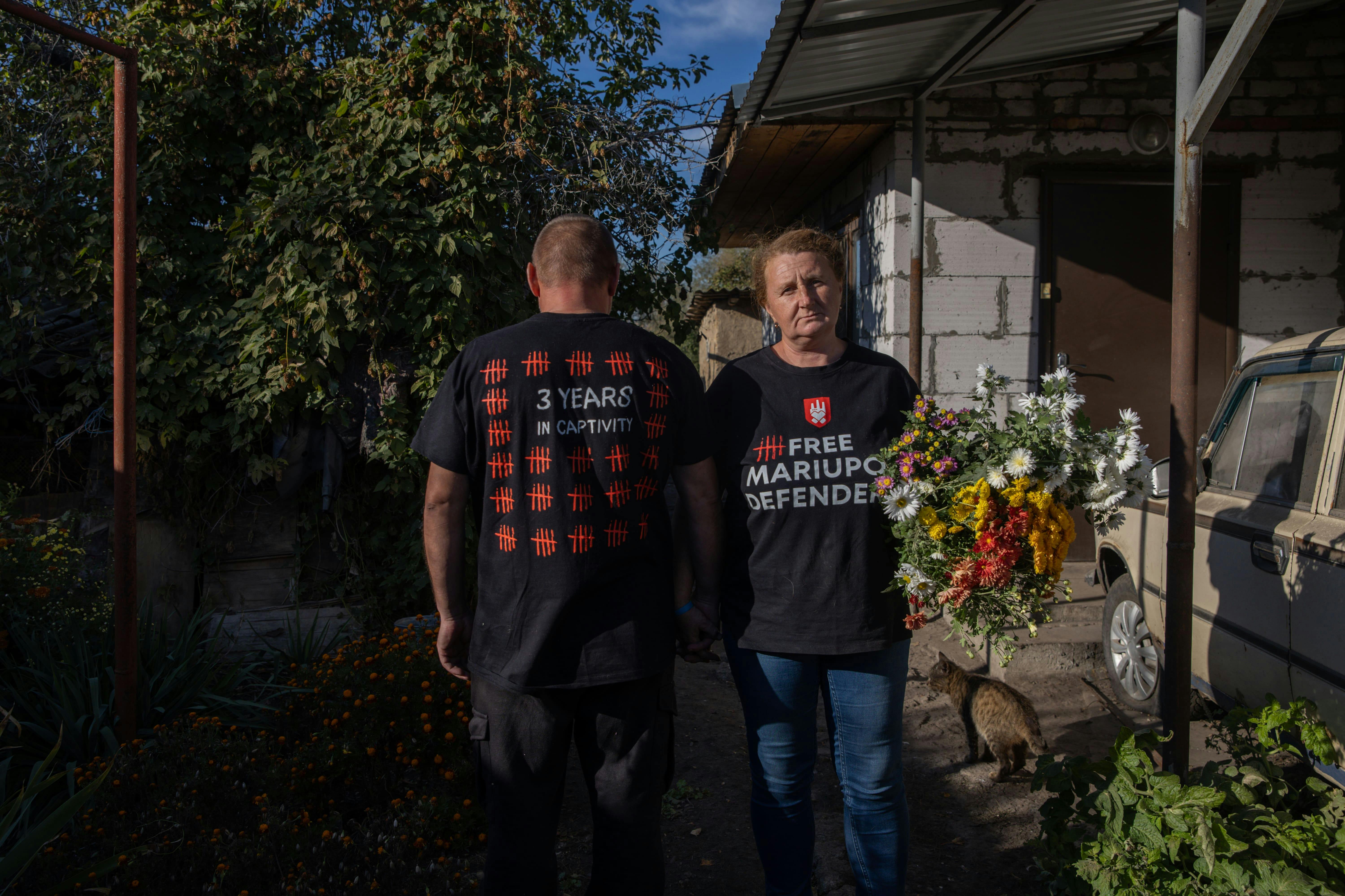 Olesia Bezruk, photographiée ici chez elle, est l'une des rares familles de prisonniers de guerre à avoir reçu une lettre.