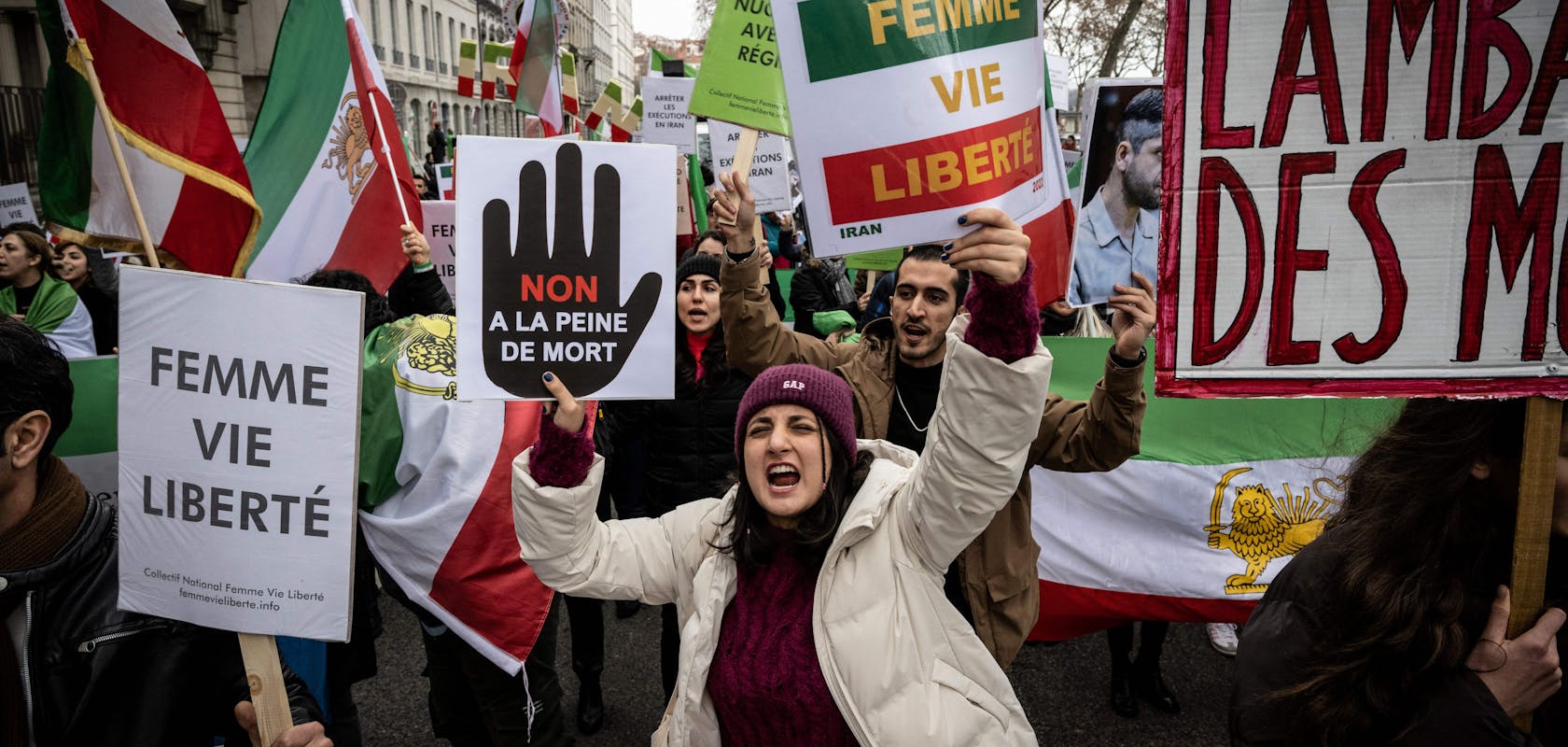 ZlcLpqWtHYXtT45__299949_TOPSHOT-FRANCE-IRAN-POLITICS-DEMO.jpg?auto=format,compress?auto=compress,format&rect=0,667,7000,3333&w=1680&h=800
