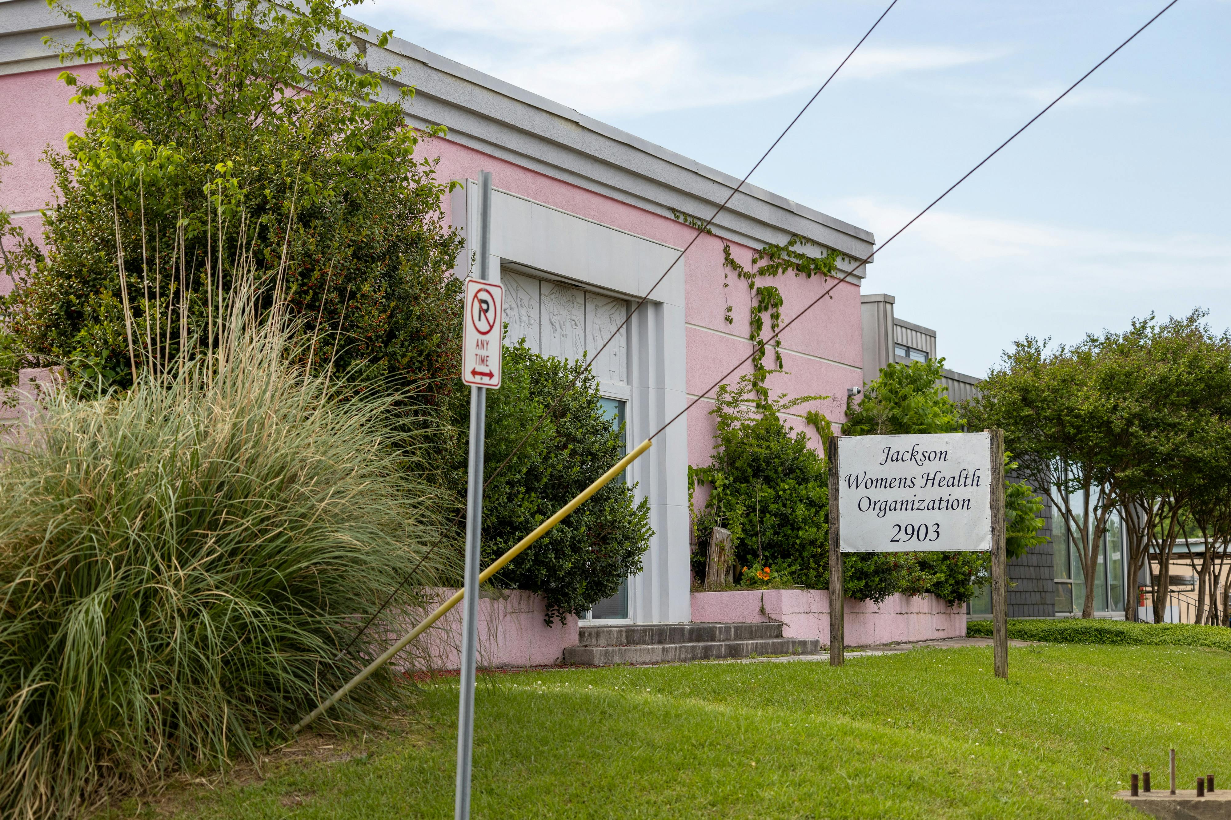 Jackson Women's Health Organization, the last abortion clinic in Mississippi, in Jackson, Mississippi, U.S., May 3, 2022, following the leak of a draft majority opinion written by Supreme Court Justice Samuel Alito preparing for a majority of the court to overturn the landmark Roe v. Wade abortion rights decision later this year. REUTERS/Kathleen Flynn