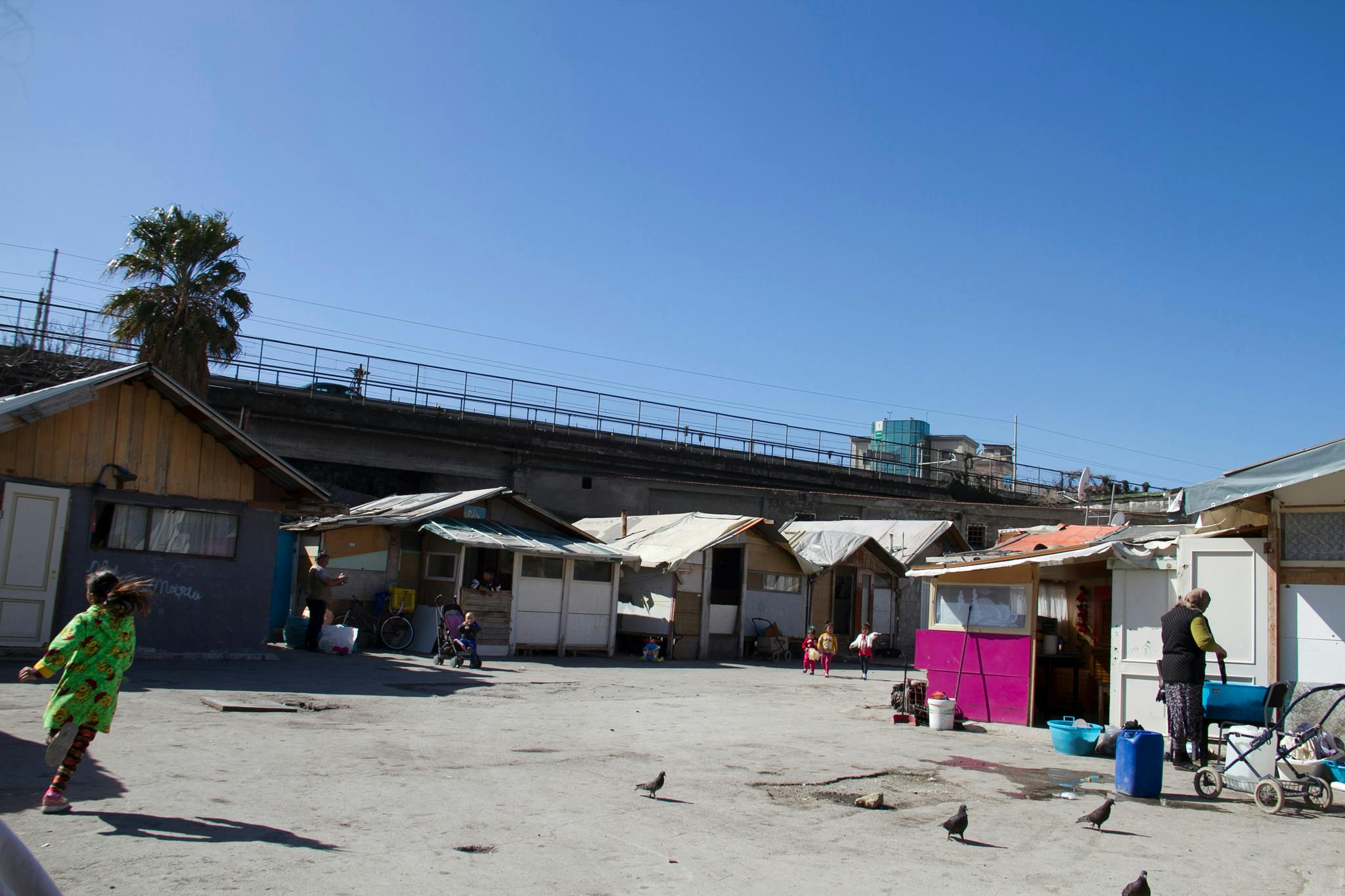 Vie quotidienne dans le camp informel de  Gianturco, à Naples, mars 2017. © AMNESTY INTERNATIONAL/CLAUDIO MENNA.