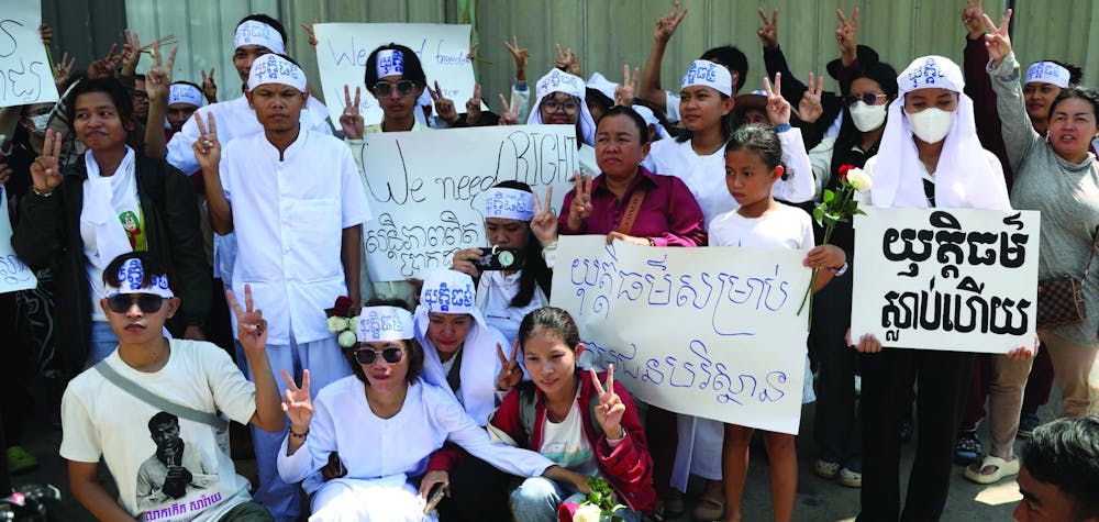 Les militants de Mother Nature Cambodia manifestent dans le centre de Phnom Penh, le 2 juillet 2024.
