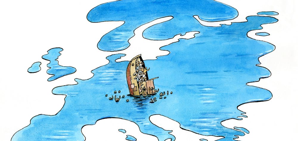 Bateau avec des personnes migrantes qui coule dans la Méditerranée