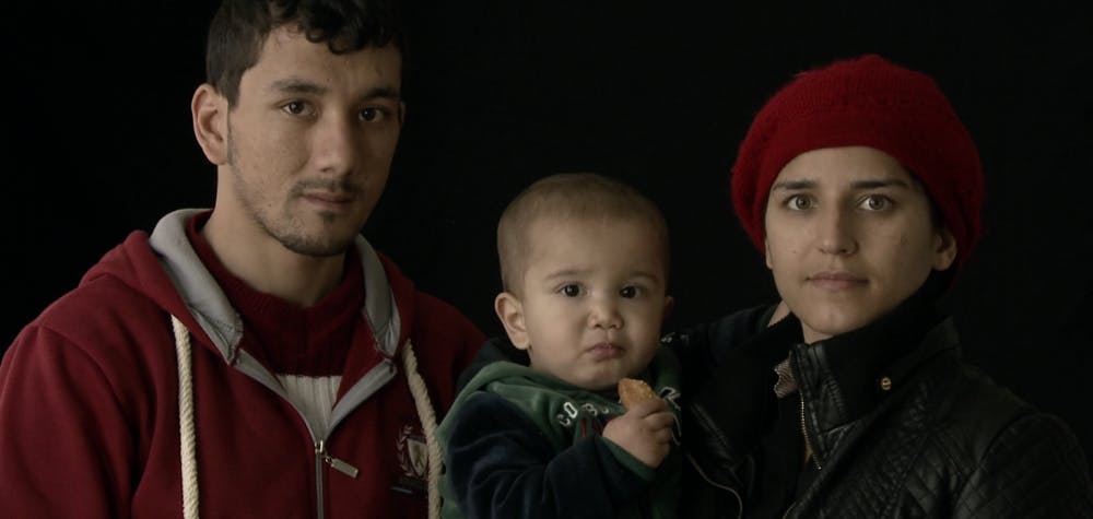 Une famille de migrants, image extraite du film "La mécanique des flux"