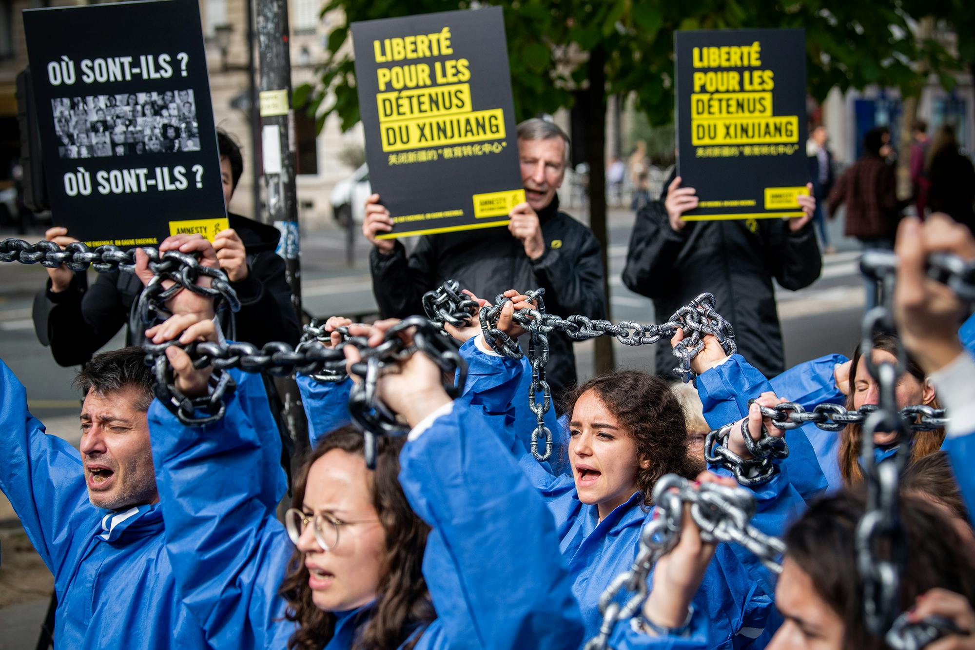 Remise de pétition pour libération des minorités musulmanes détenues dans le Xinjiang. Paris