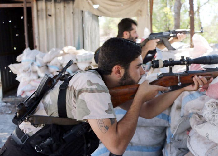 Des combattants du groupe armé Nour al Dine Zinki, près d'Alep, septembre 2014. 