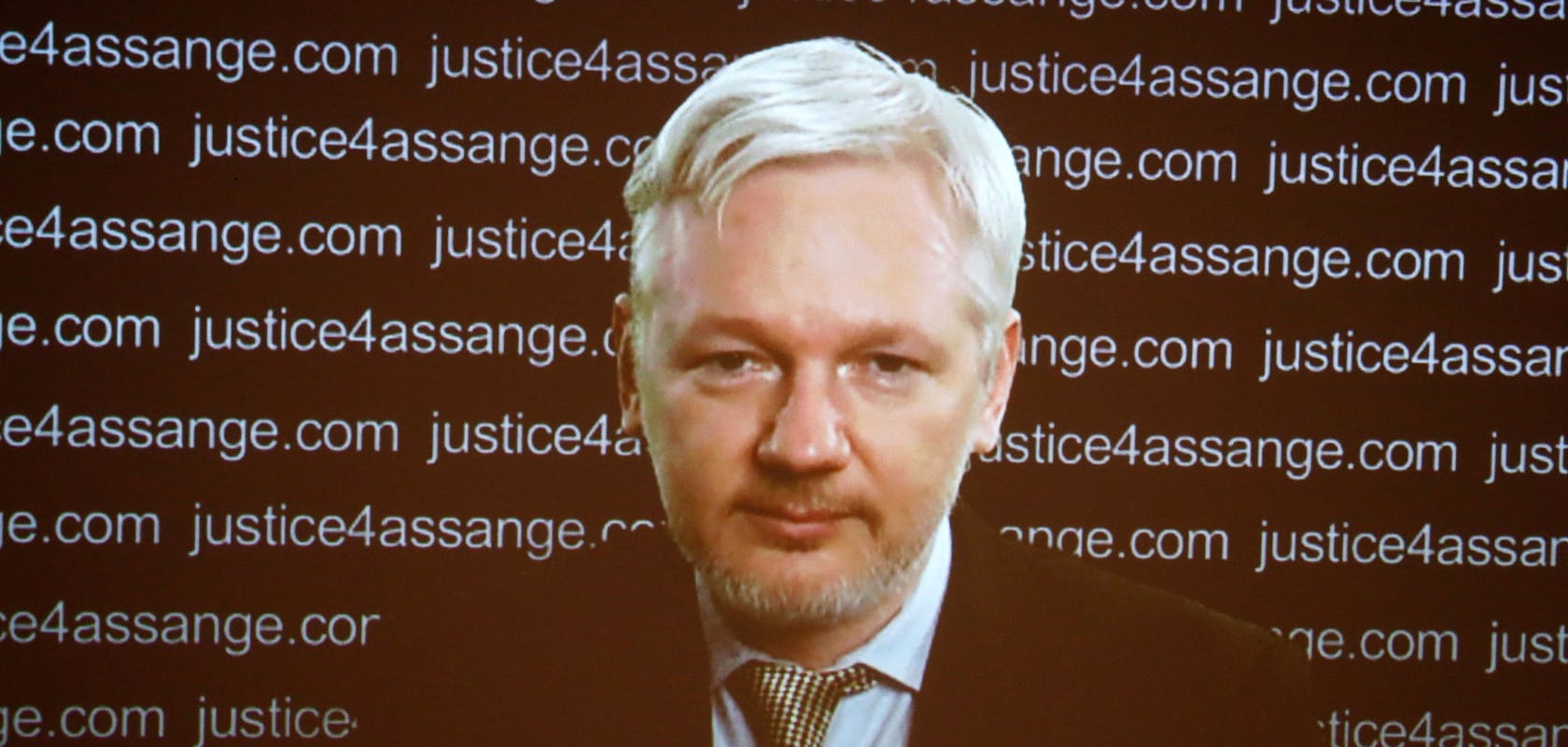 d3ddeefe-a321-4e64-843c-8bb8d2cfee64_Julian-Assange.jpg?auto=compress,format&rect=0,173,1920,914&w=1680&h=800