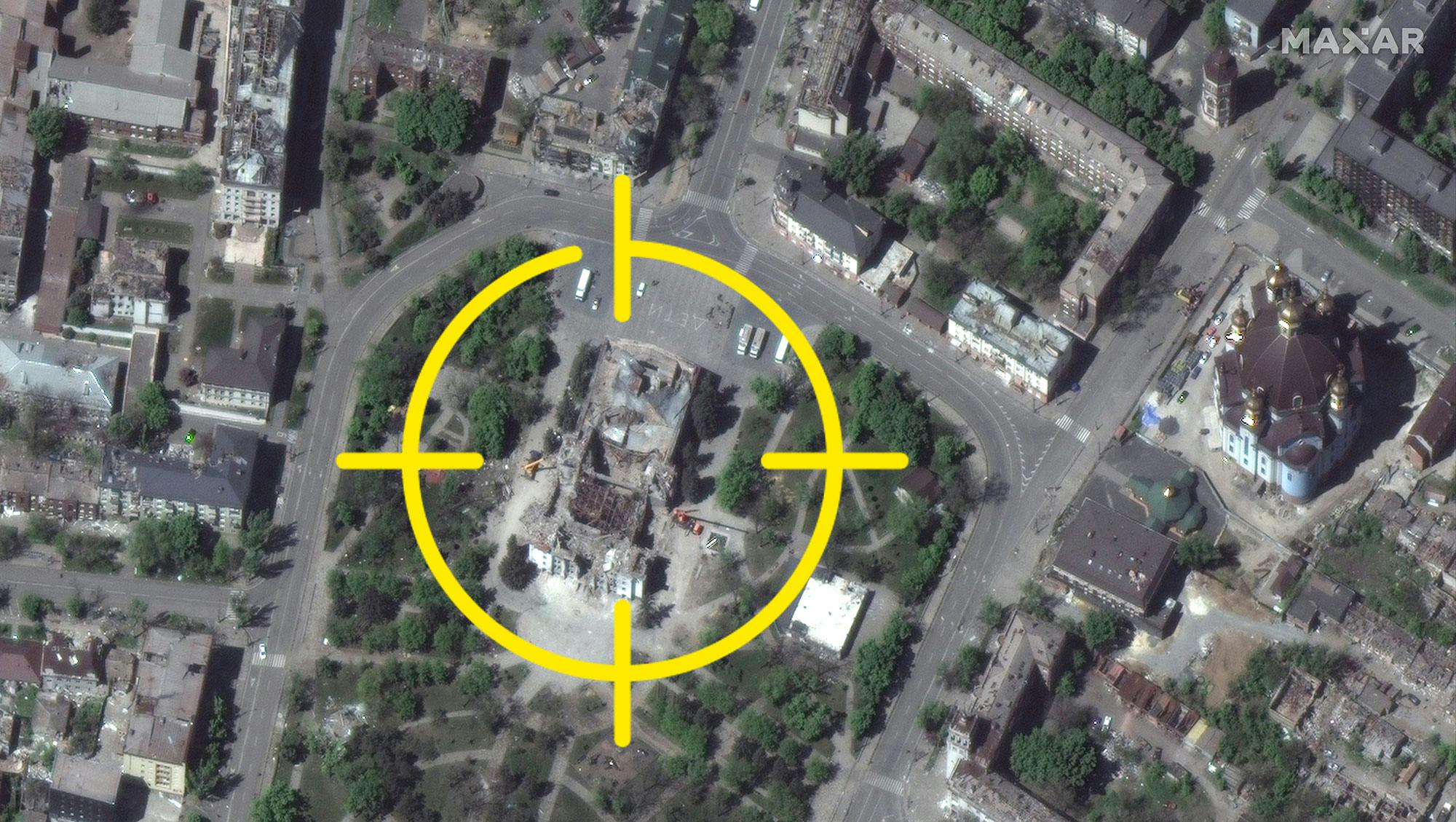 Une image satellite du théâtre de Marioupol, en Ukraine le 12 mai 2022