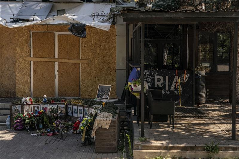 Vue de l'autel à la mémoire des victimes du restaurant Ria
Pizza après l'attaque russe il y a un mois aujourd'hui à Kramatorks, Ukraine, le 27 juillet 2023.
27, 2023. 