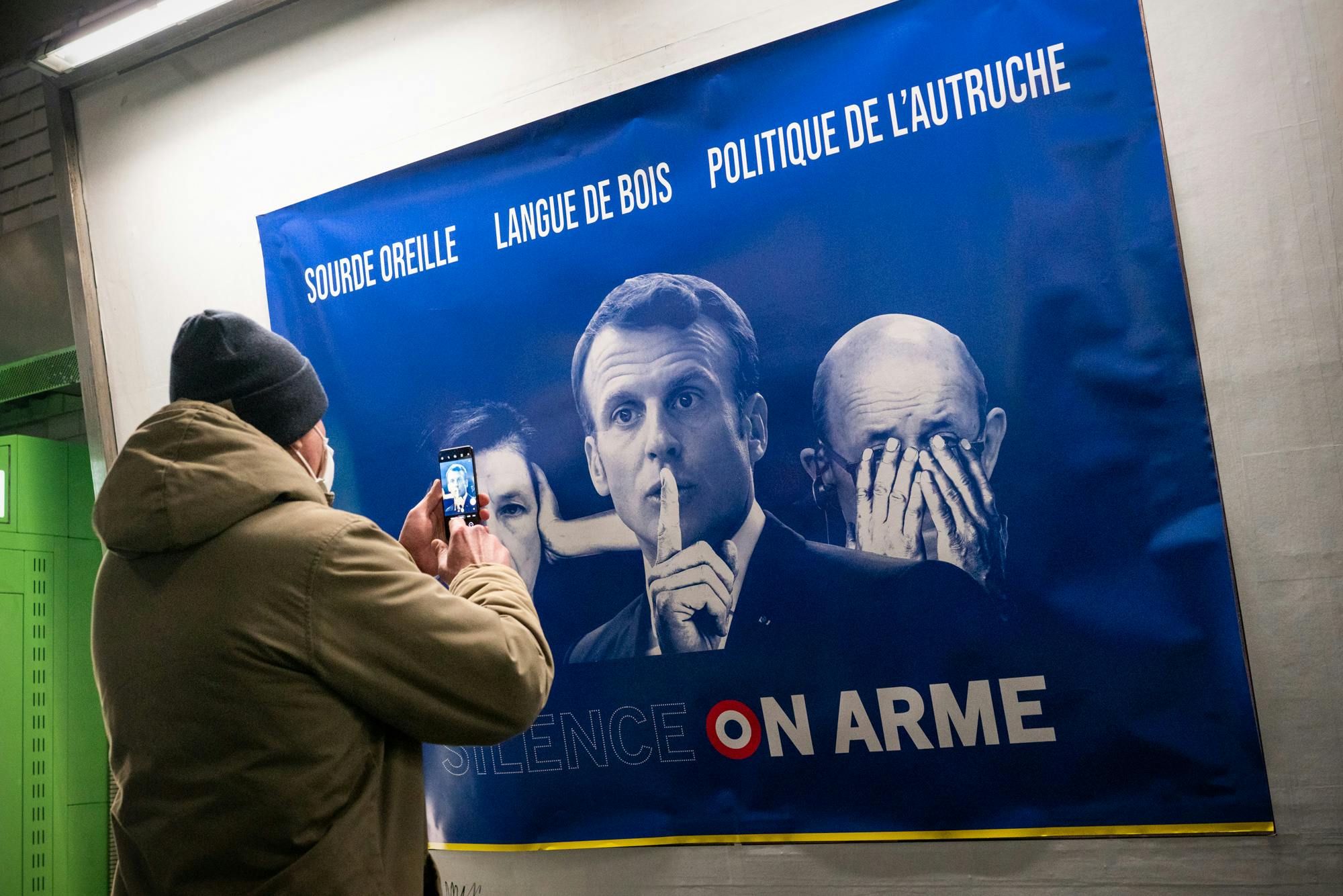 Action d'Amnesty International France à la station La Muette, ligne 9, pour dénoncer l'omerta qui règne autour des ventes d'armes françaises