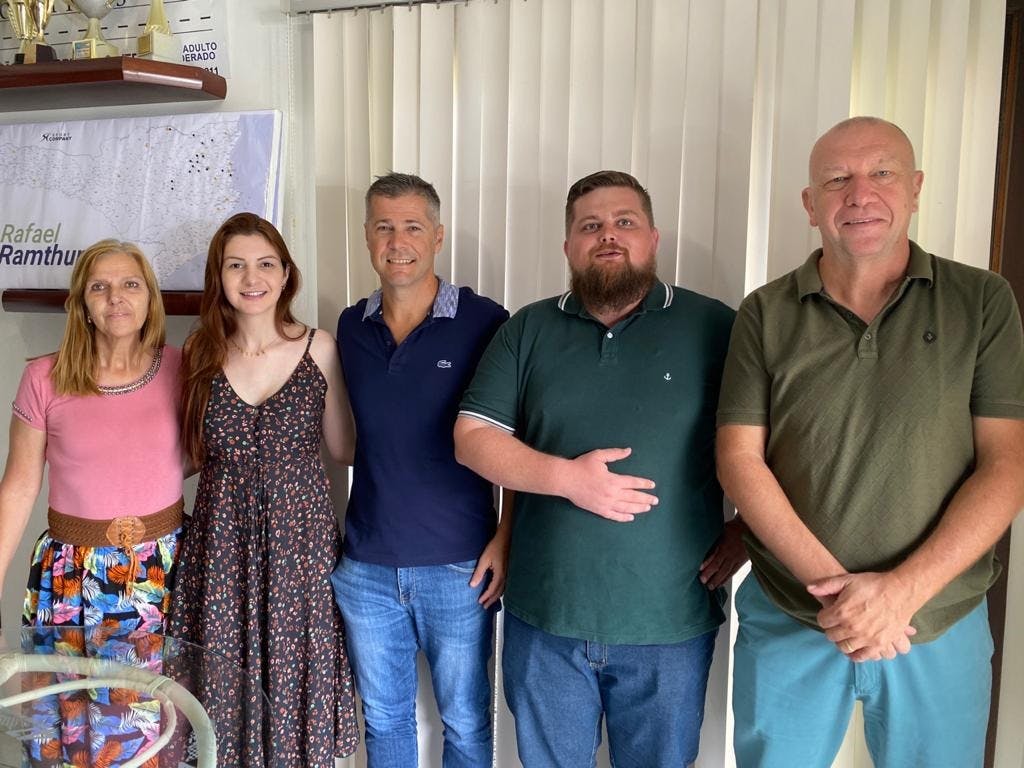 Deputada Ana Campagnolo com Rafael Ramthun, Asslan Weber, presidente do Partido Liberal (PL) e o vereador Cleyton Bolota (PATRIOTAS). Deputada Ana Campagnolo com Rafael Ramthun, Asslan Weber, presidente do Partido Liberal (PL) e o vereador Cleyton Bolota (PATRIOTAS).