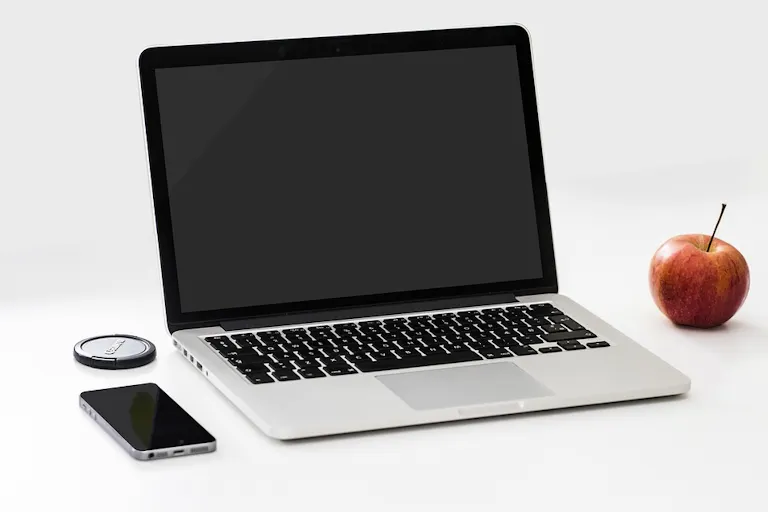 Swift入門書でしっかり学んでみたいエンジニアにおすすめの3冊 アンドエンジニア