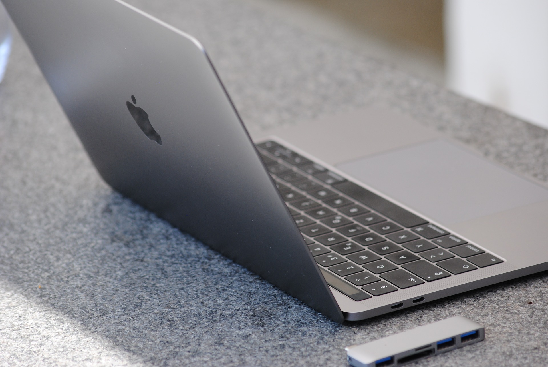 美品 Macbook Pro 15インチ 今年の最新mac os Sequoia 美品 Macbook Pro 15インチ 今年の最新mac os Sequoia