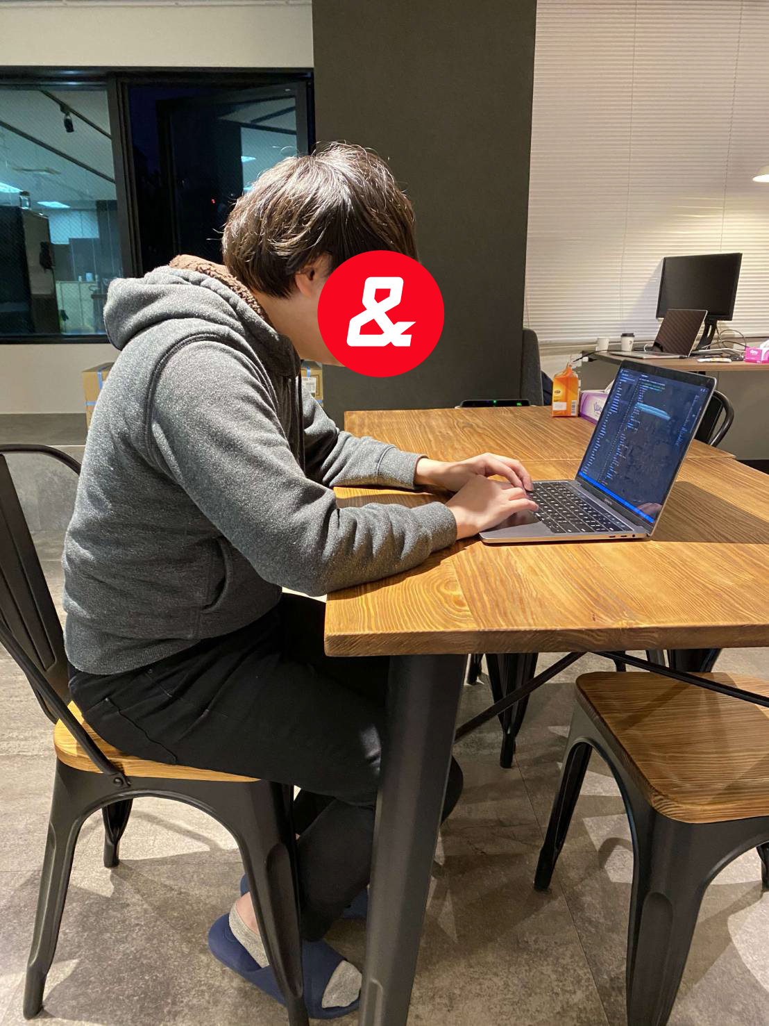 悪い姿勢 が本当に危険な理由を知ってますか エンジニアは 姿勢 と ストレッチ が命 動画つきで解説 アンドエンジニア